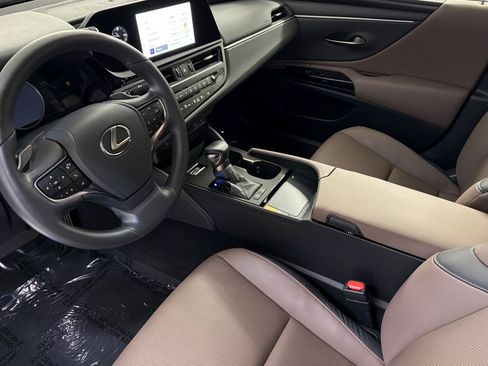 Used 2025 Lexus ES 300h w/ Premium Package FWD image 4