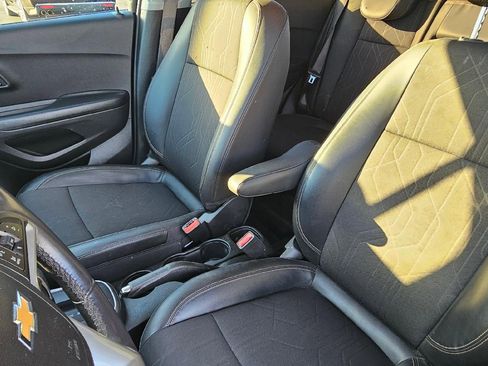 Used 2022 Chevrolet Trax LT w/ Driver Confidence Package image 10