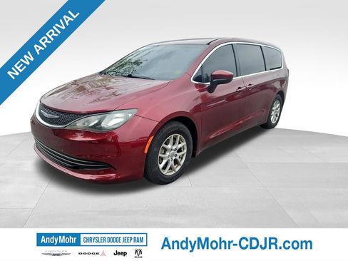 Used 2017 Chrysler Pacifica Touring FWD image 3