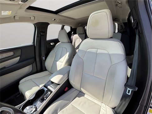 Used 2020 Volvo XC40 T5 Inscription w/ Protection Package image 19