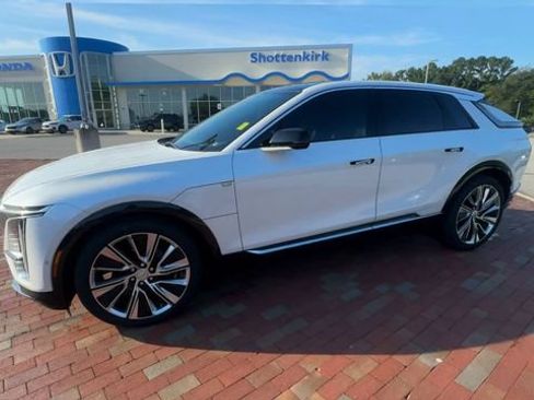 Used 2024 Cadillac Lyriq Luxury RWD image 7