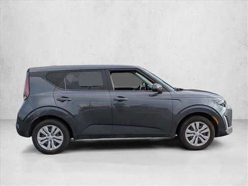 Used 2023 Kia Soul LX image 4