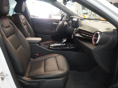 Used 2024 Chevrolet Trax RS w/ Driver Confidence Package FWD image 33
