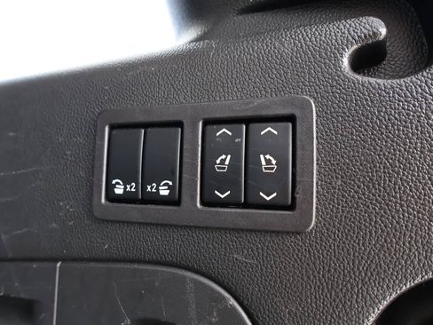Used 2016 GMC Yukon XL SLT w/ Premium Edition RWD image 32