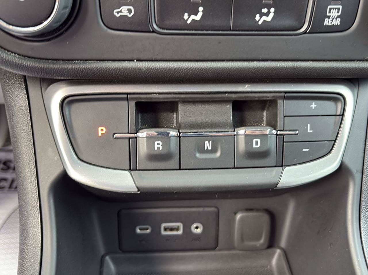 Used 2024 GMC Terrain SLE AWD/4WD image 23