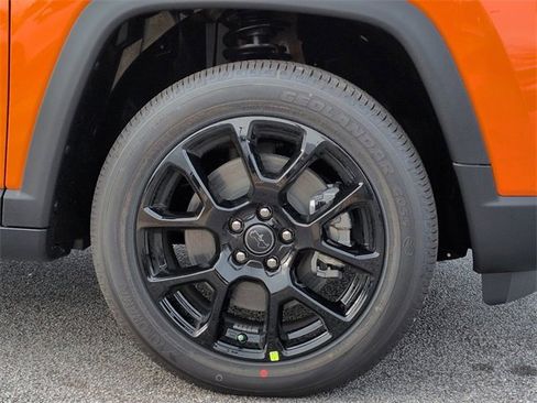 New 2026 Jeep Compass Latitude image 10