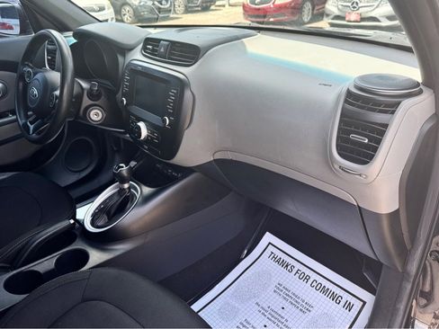 Used 2018 Kia Soul + image 12