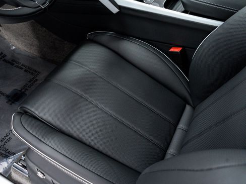 New 2025 Bentley Bentayga image 19