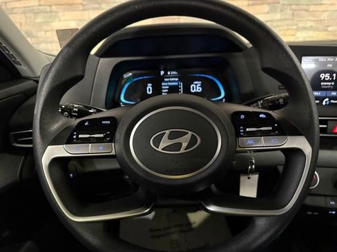 New 2025 Hyundai Elantra SE image 13