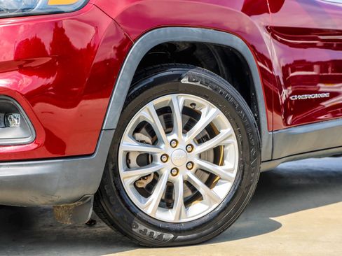 Used 2019 Jeep Cherokee Latitude w/ Popular Appearance Group FWD image 2