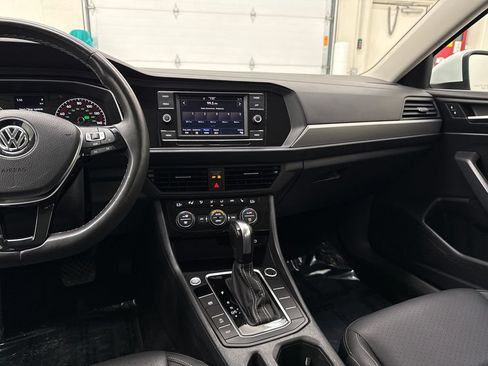 Used 2021 Volkswagen Jetta SE w/ SE Cold Weather Package FWD image 15
