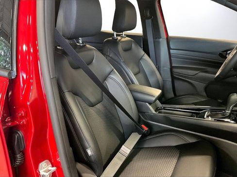 New 2026 Jeep Compass Latitude image 9