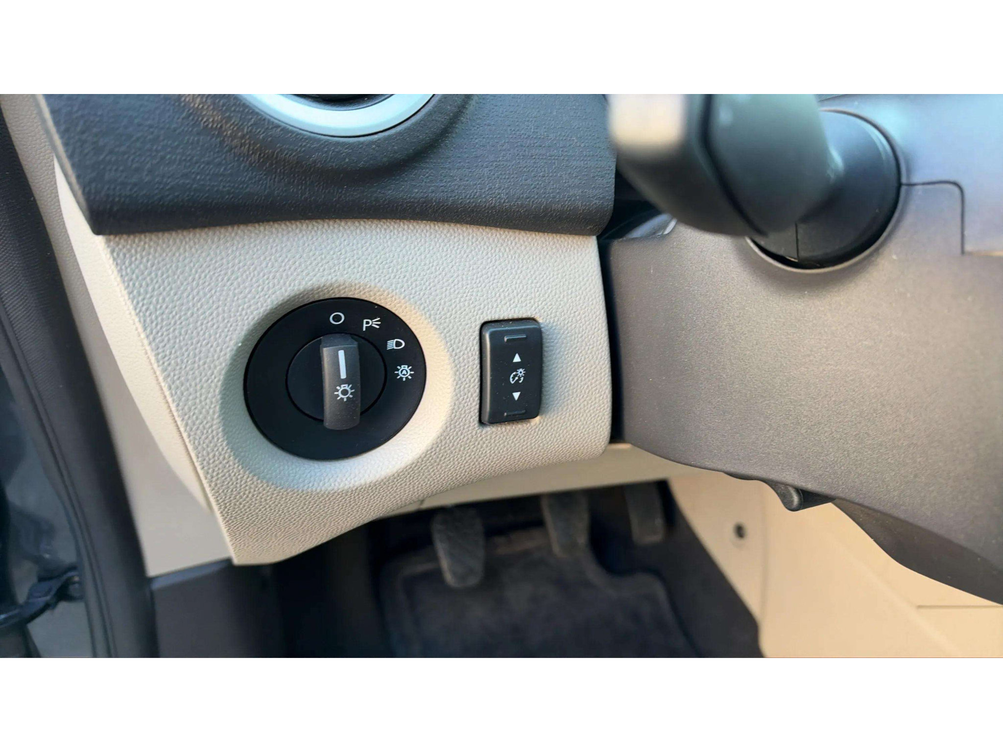 Used 2016 Ford Fiesta SE w/ Cold Weather Package FWD image 16