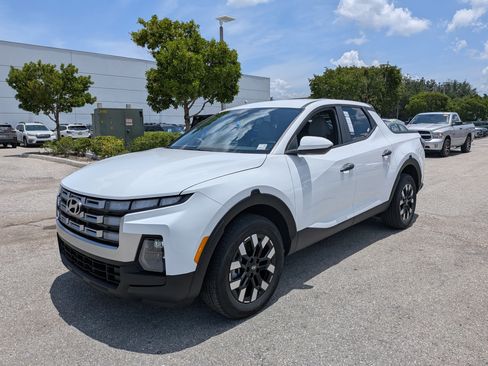Used 2025 Hyundai Santa Cruz SE FWD image 8