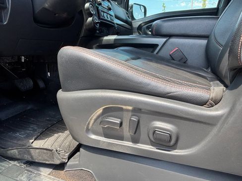 Used 2021 Nissan Titan PRO-4X w/ Pro-4x Convenience Package AWD/4WD image 14