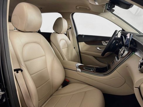 Used 2022 Mercedes-Benz GLC 300 image 7
