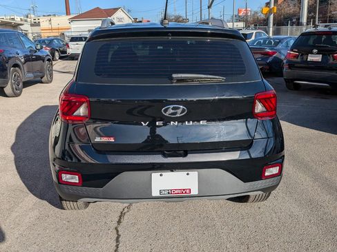 Used 2024 Hyundai Venue SEL image 7