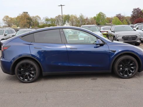 Used 2023 Tesla Model Y Long Range AWD/4WD image 4