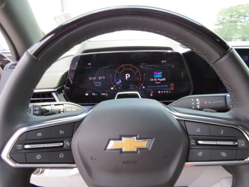 Used 2025 Chevrolet Suburban Premier AWD/4WD image 27