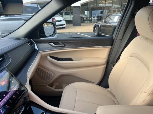 New 2025 Jeep Grand Cherokee Limited w/ Luxury Tech Group II image 27