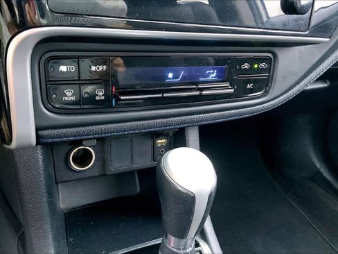 Used 2018 Toyota Corolla SE FWD image 33