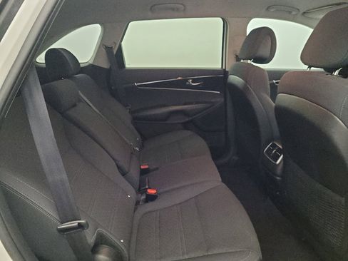 Used 2016 Kia Sorento AWD w/ LX Convenience Package image 19