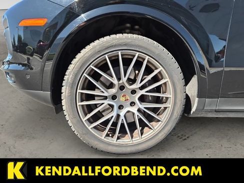 Used 2023 Porsche Cayenne Platinum Edition AWD/4WD image 9