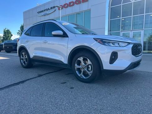 Used 2025 Ford Escape ST-Line Select w/ Tech Pack #1 AWD/4WD image 4