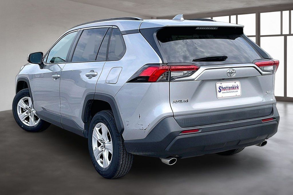 Used 2019 Toyota RAV4 XLE FWD image 4