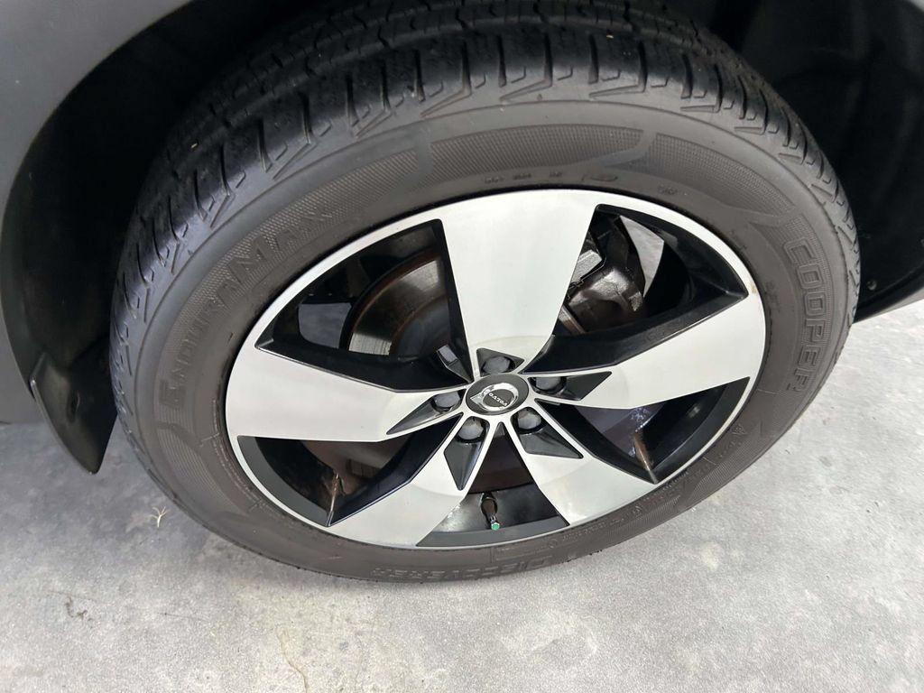 Used 2019 Volvo XC40 T5 Momentum AWD/4WD image 9