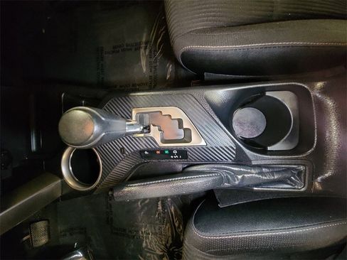 Used 2013 Toyota RAV4 XLE image 21