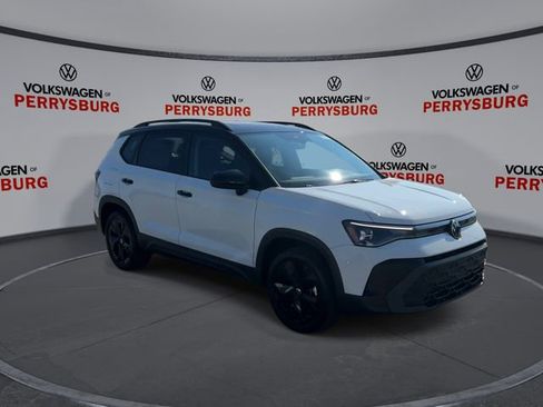 New 2026 Volkswagen Taos SE FWD image 2