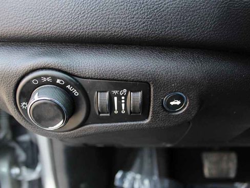 Used 2016 Chrysler 200 Limited FWD image 14