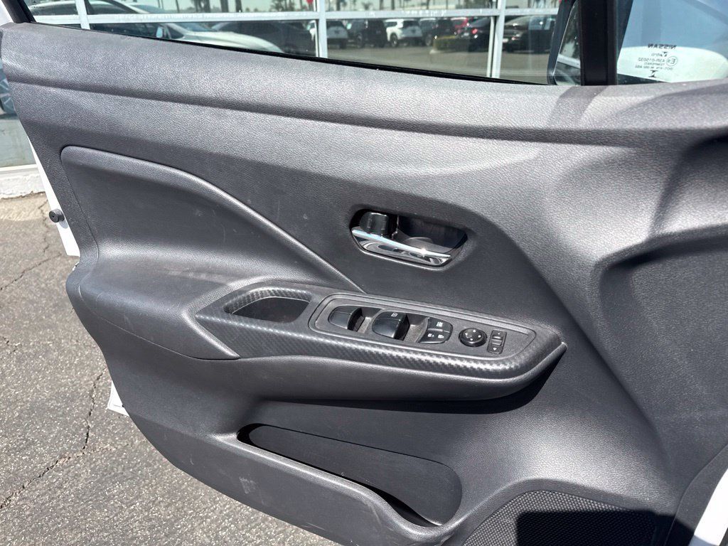 Used 2025 Nissan Versa SV FWD image 17