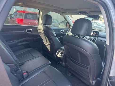 Used 2022 Kia Sorento S w/ Panoramic Sunroof Package image 12