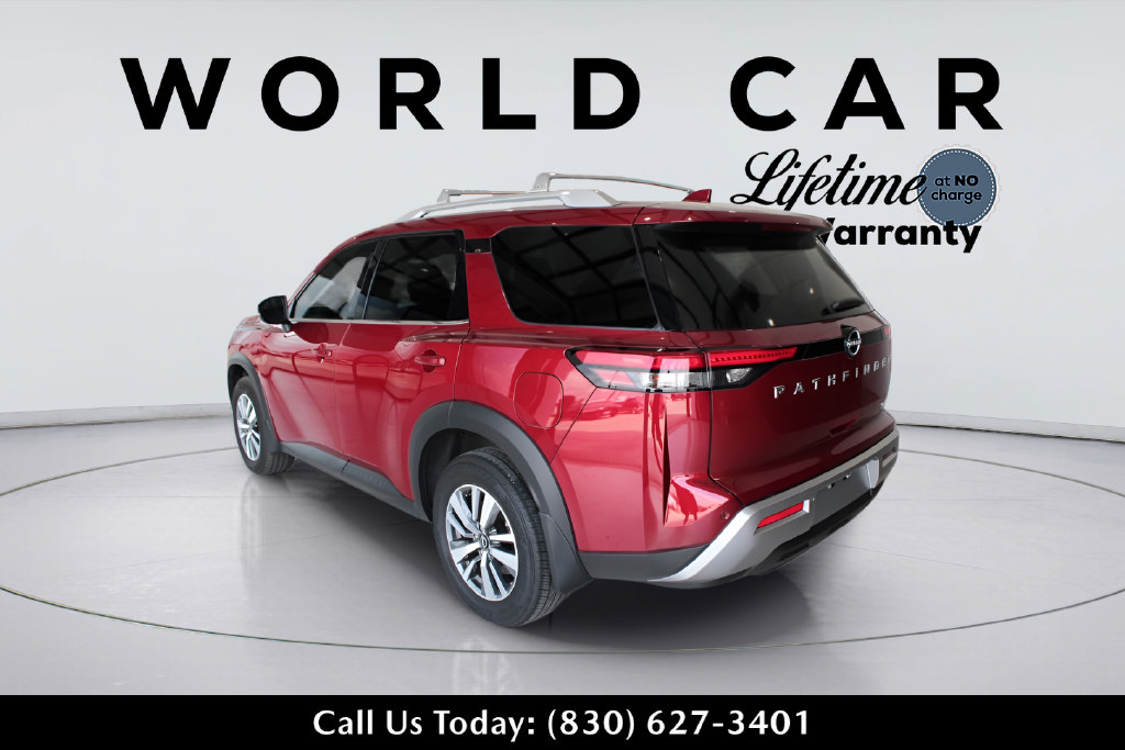 Used 2024 Nissan Pathfinder SL FWD image 5