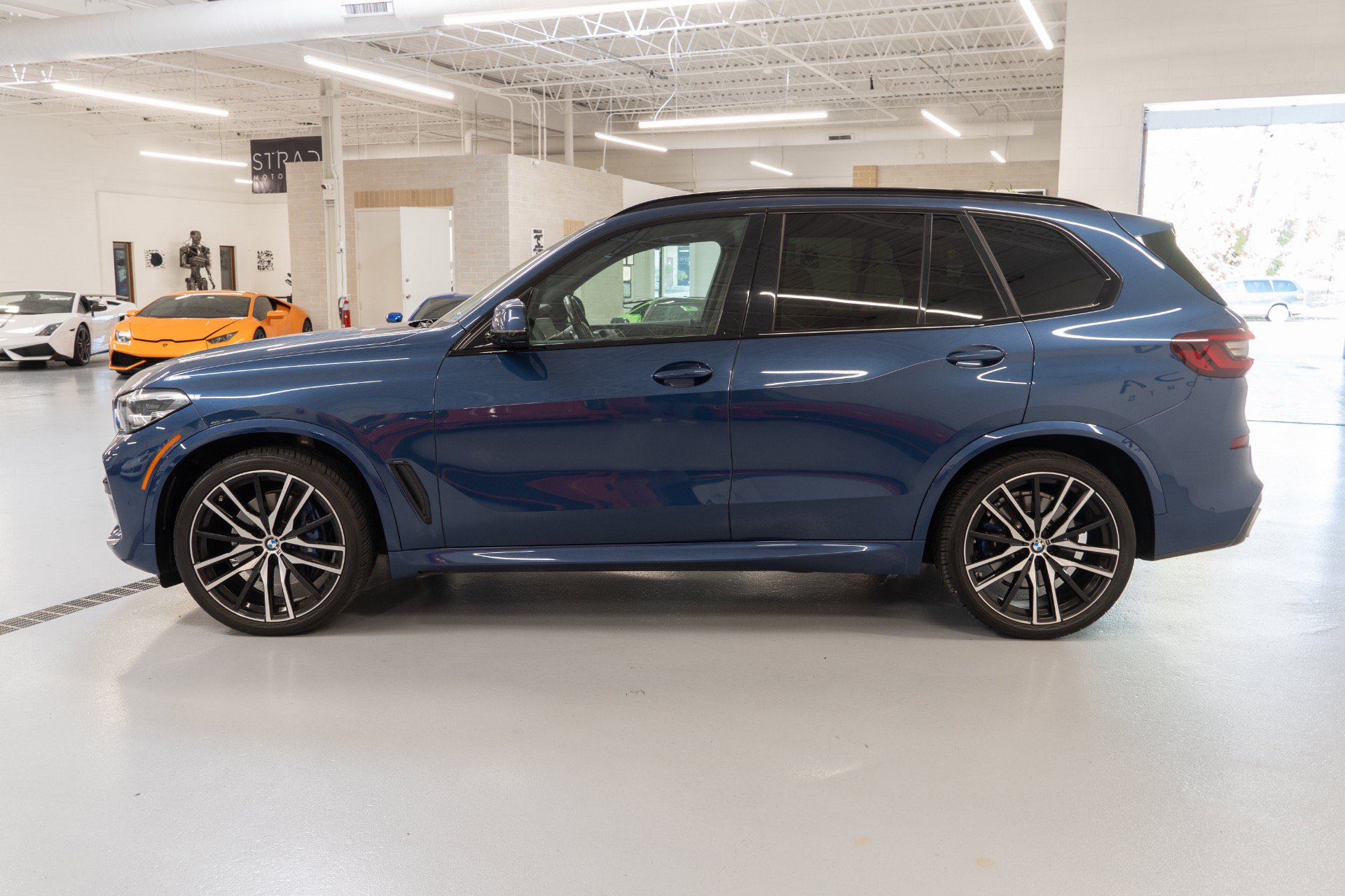 Used 2021 BMW X5 xDrive40i w/ M Sport Package AWD/4WD image 4