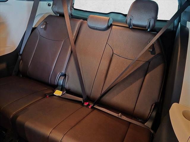 Used 2024 Toyota Sienna Platinum AWD/4WD image 22