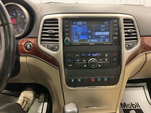 Used 2011 Jeep Grand Cherokee Limited w/ Trailer Tow Group IV image 18