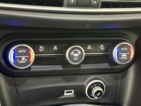 Used 2021 Alfa Romeo Stelvio Sprint w/ Active Assist 1 Package RWD image 19