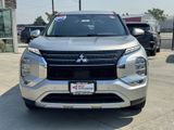 Used 2023 Mitsubishi Outlander SE image 3