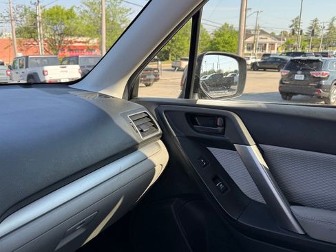 Used 2017 Subaru Forester 2.5i Premium w/ All-Weather Package image 21