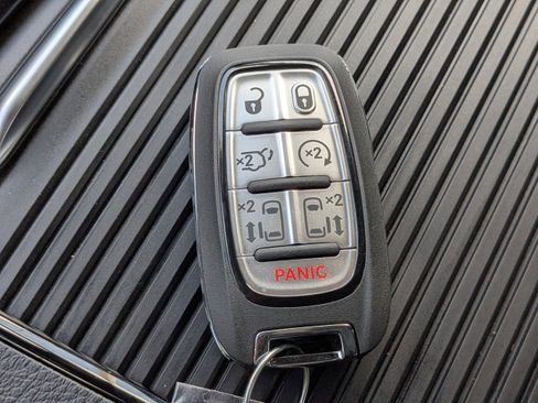 New 2026 Chrysler Pacifica Limited image 29