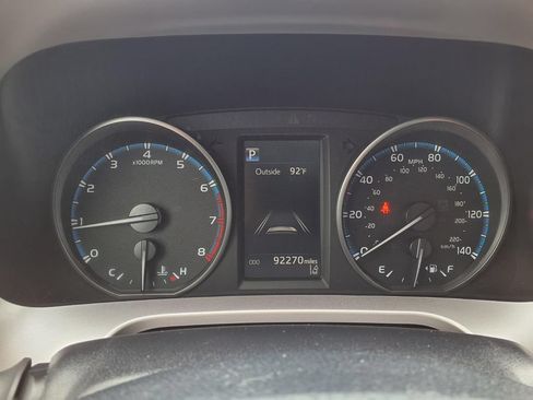 Used 2018 Toyota RAV4 LE FWD image 30