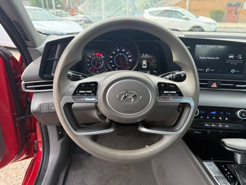 Used 2023 Hyundai Elantra SEL FWD image 13
