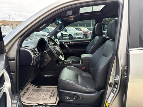 Used 2023 Lexus GX 460 Luxury w/ Accessory Package AWD/4WD image 11