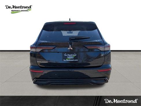 New 2026 Mitsubishi Outlander ES image 6