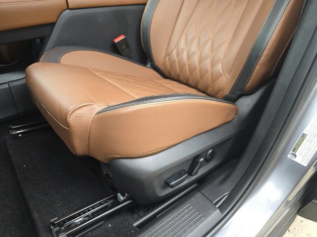 Used 2025 Nissan Rogue Platinum w/ Tech Package FWD image 23