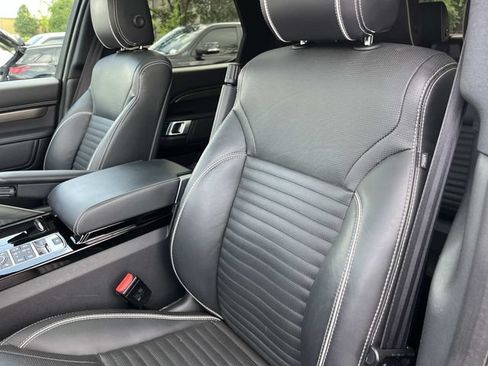 Used 2018 Land Rover Discovery HSE AWD/4WD image 38