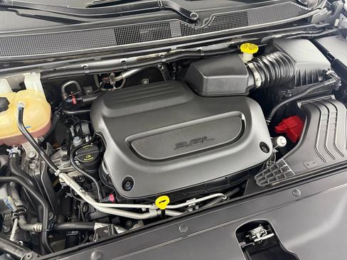 Used 2024 Chrysler Pacifica Limited FWD image 33